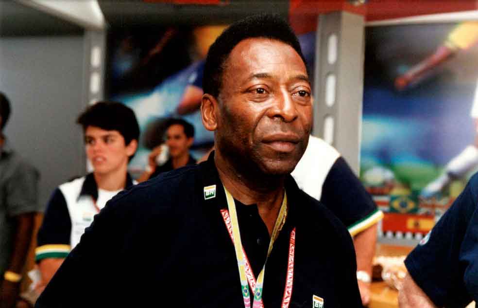 Pelé se recupera de maneira satisfatória após retirar tumor