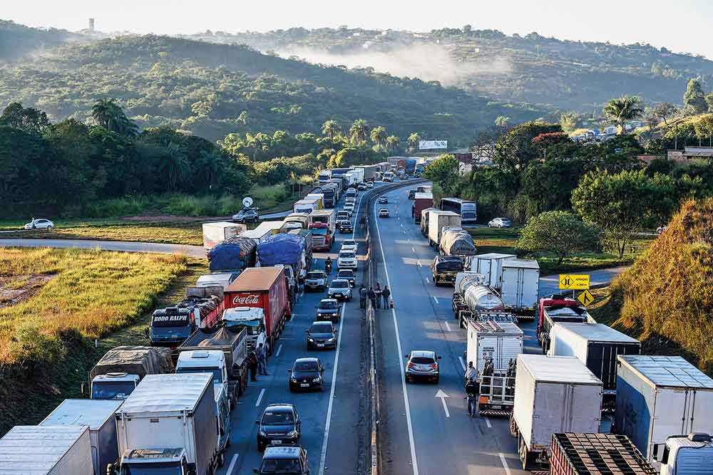 Líderes de caminhoneiros vão se reunir dia 18 em Brasília