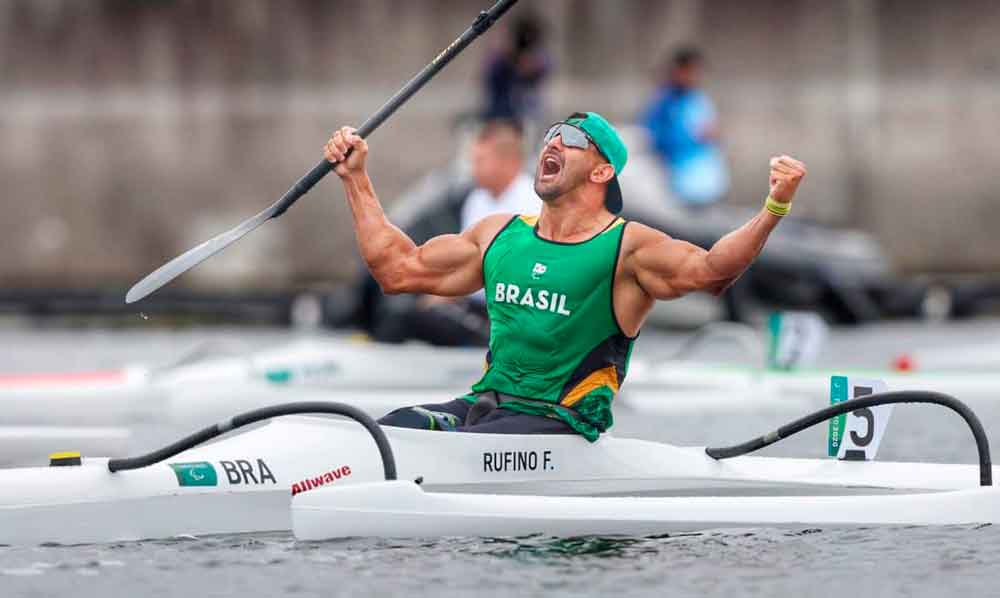 Fernando Rufino conquista ouro na canoagem na Paralimpíada