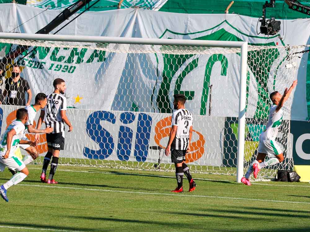 Santos perde por 3 a 0 para Juventude e afunda no Brasileirão