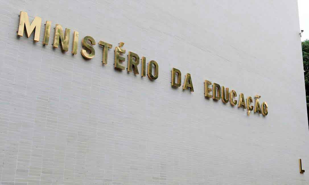 MEC lança relatório com 52 ações na educação básica