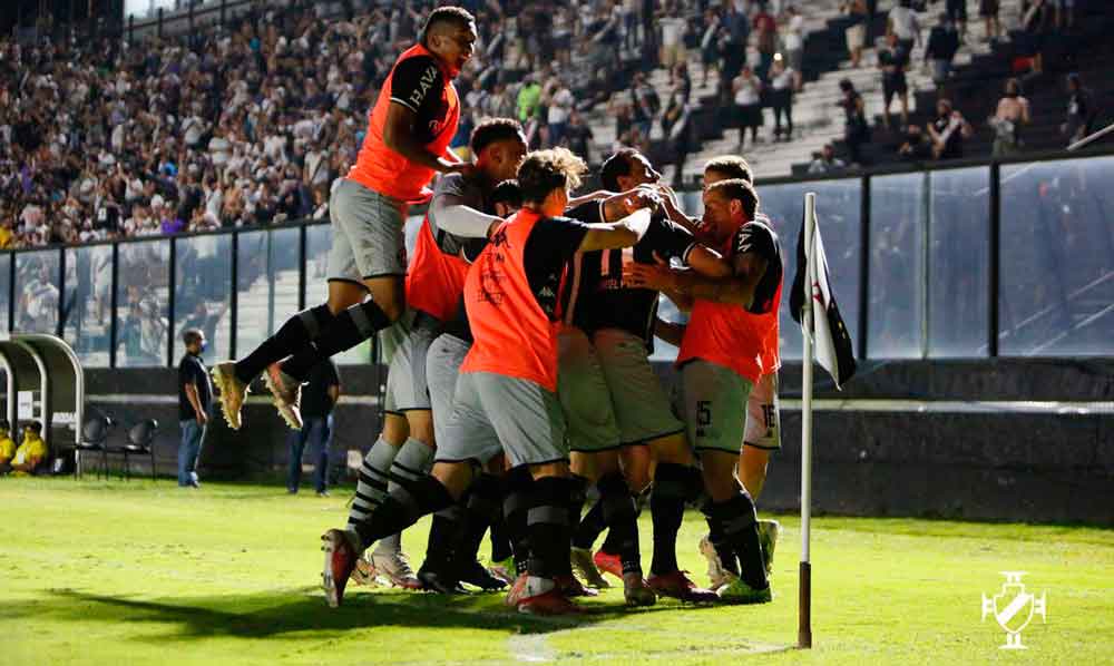 Vasco vence Goiás no reencontro com sua torcida