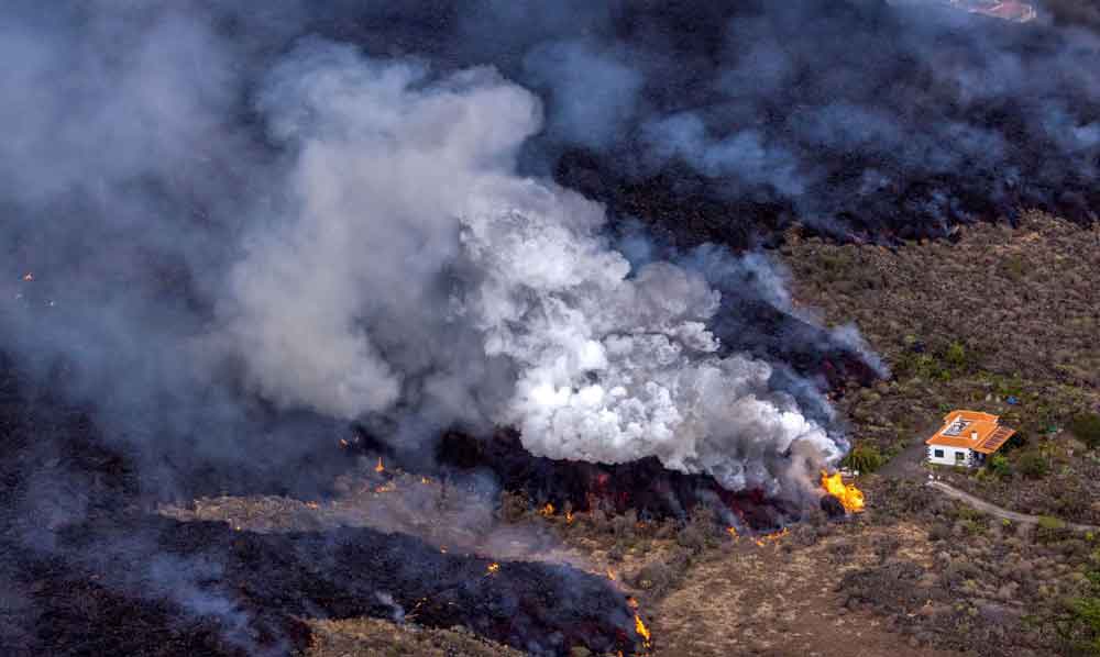 La Palma: uma casa escapou ao rio de lava