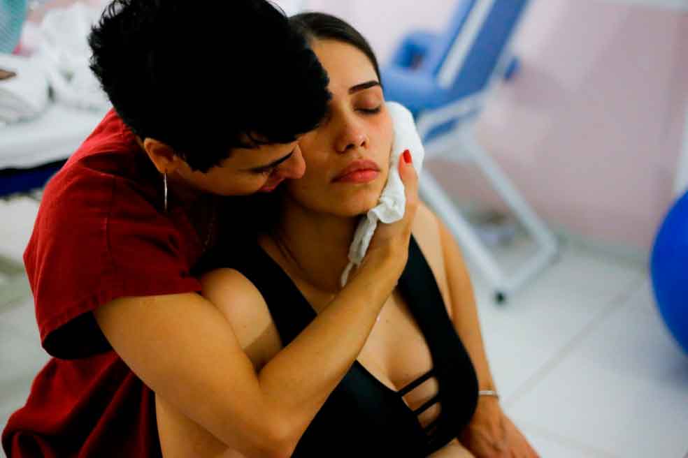 Goiás: Sancionada lei que altera presença de doulas durante o parto