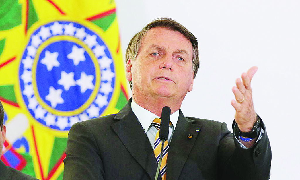 Bolsonaro chama passaporte de vacina de coleira e critica medida