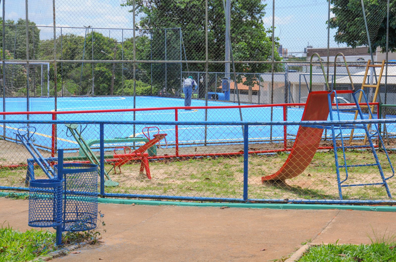 Criançada ganha parquinho na QNL em Taguatinga Norte