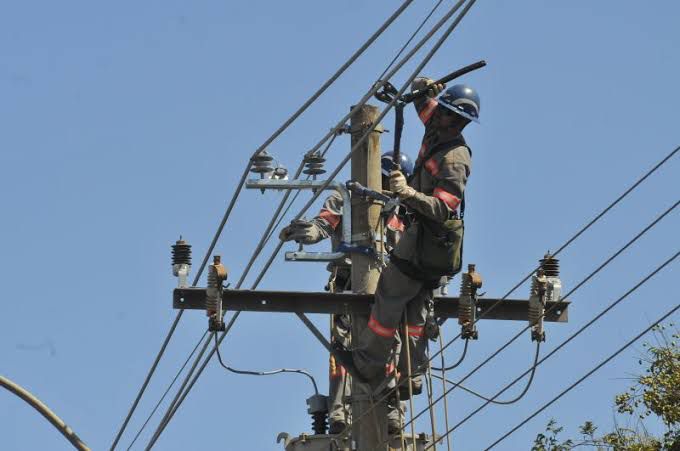 Obras para melhoria na rede elétrica acontecem em 5 regiões