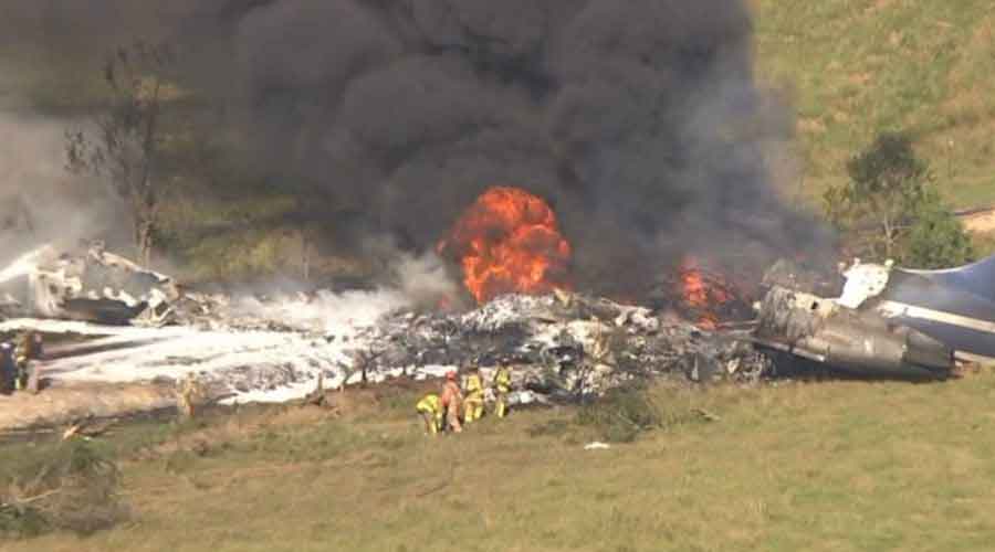 Avião cai no Texas, nos EUA, e todos os 21 ocupantes sobrevivem