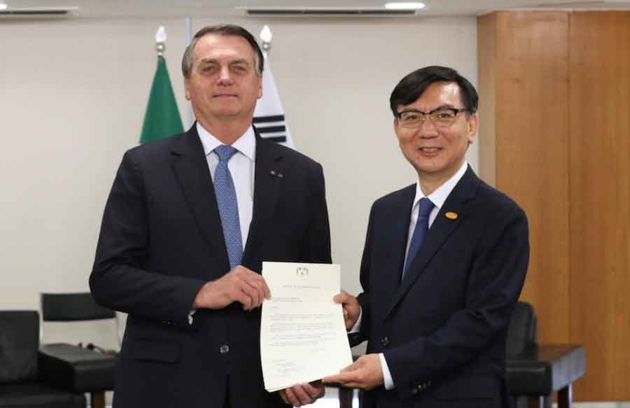 Bolsonaro recebe credenciais de sete novos embaixadores no Brasil