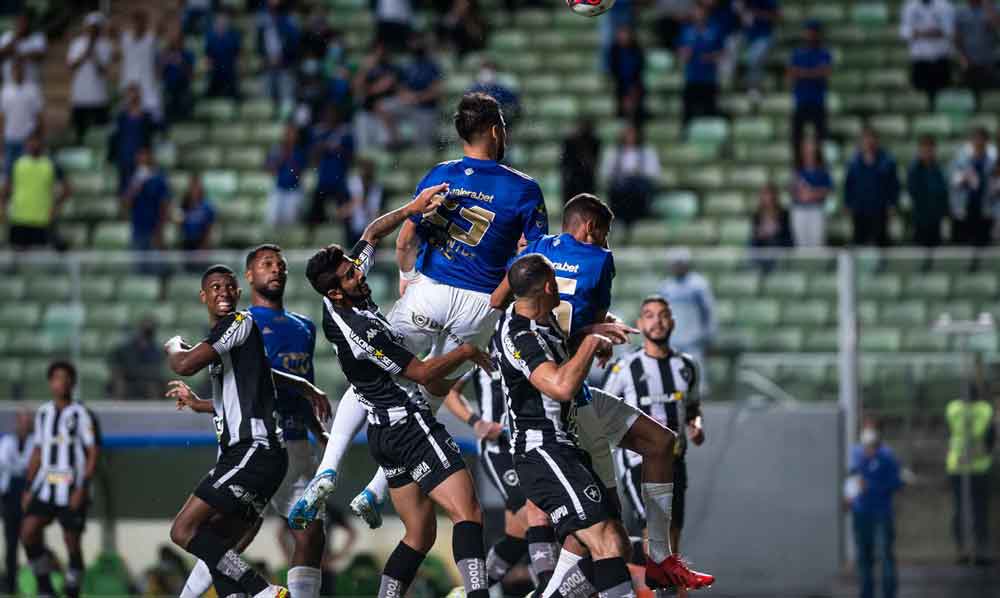 Goleiros brilham e Botafogo e Cruzeiro empatam