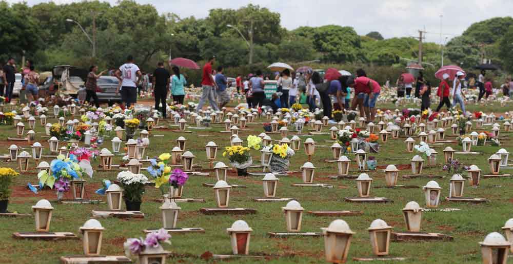 Mais de 500 mil pessoas devem visitar cemitérios no DF