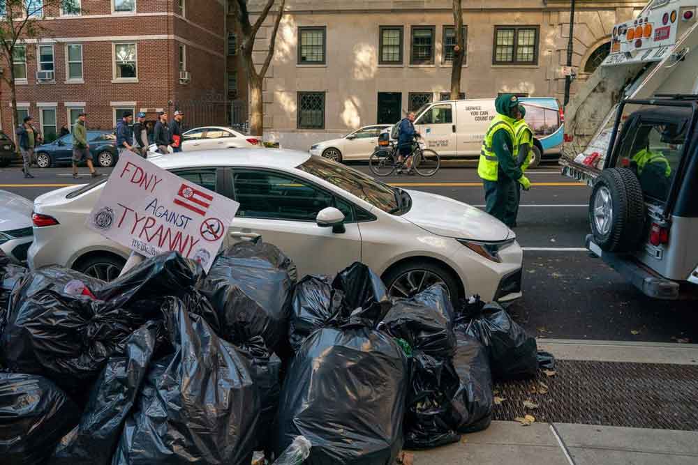 Lixo se acumula em Nova York em protesto contra exigência de vacina