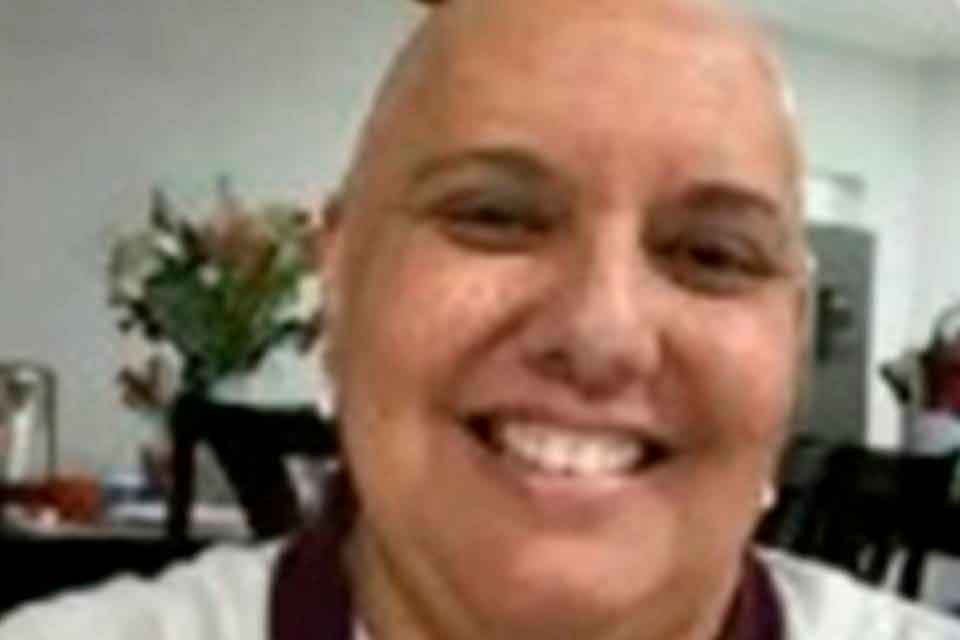 Professora do DF faz vaquinha para pagar tratamento de câncer