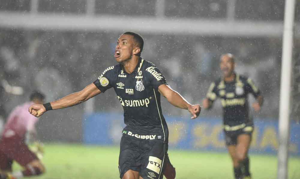 Santos derrota Fluminense e sai do Z4 do Brasileiro