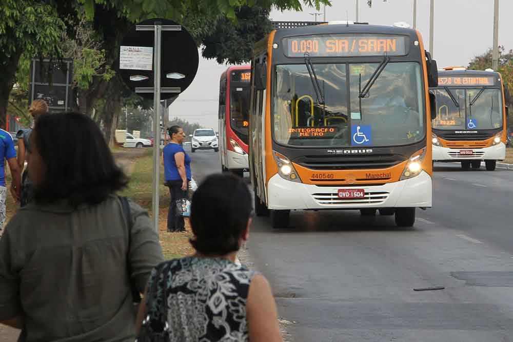 Mais ônibus aos domingos para a Feira dos Importados