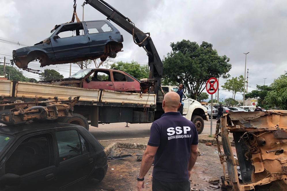 Operação retira 35 veículos abandonados em vias públicas de Sobradinho