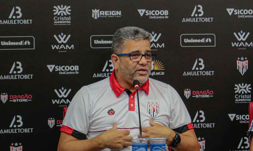 Marcelo Cabo é apresentado no Atlético-GO