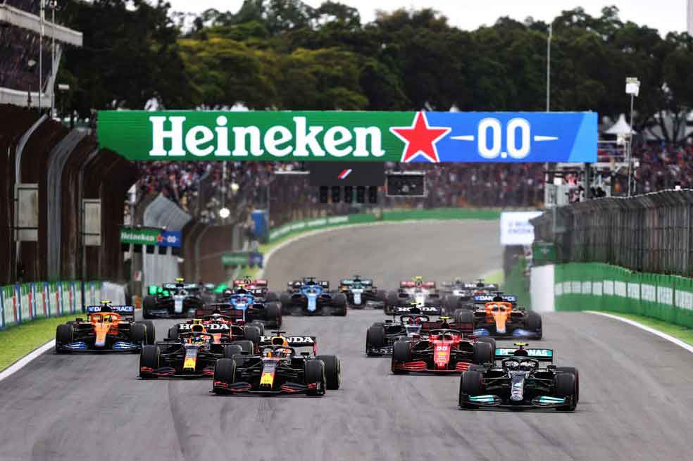 Com recuperação fantástica, Lewis Hamilton vence o GP São Paulo