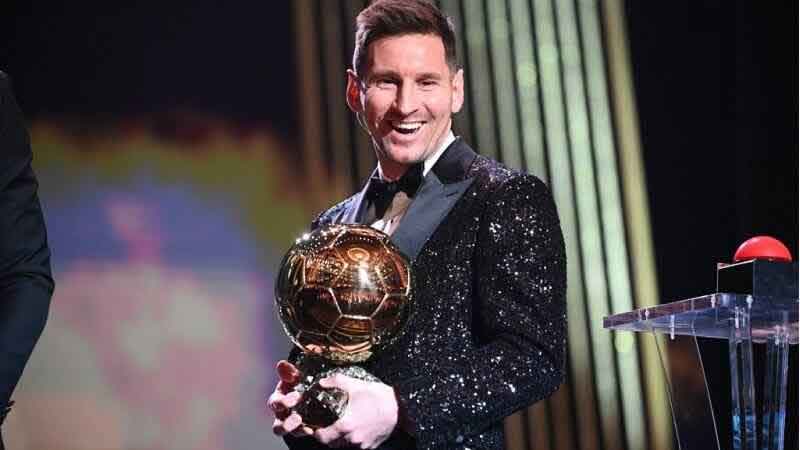 Messi conquista Bola de Ouro pela sétima vez e se isola ainda mais como maior vencedor
