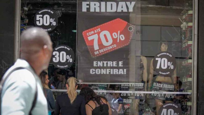 Black Friday: oito em cada dez brasileiros desconfiam de promoções