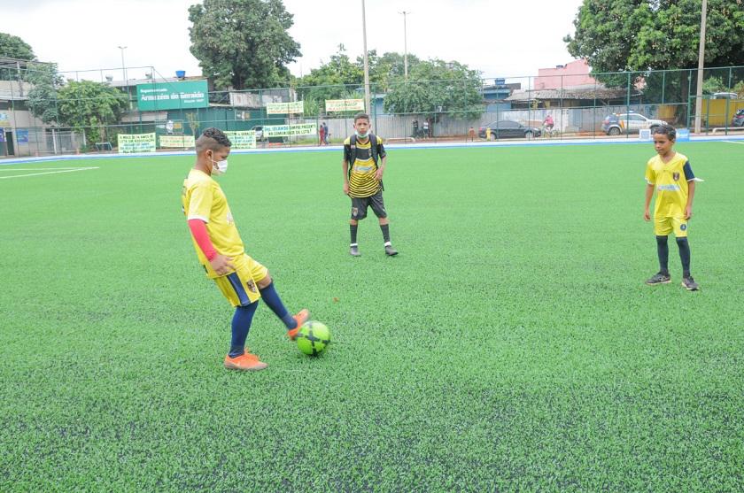 Vila Planalto agora tem um novo campo de futebol