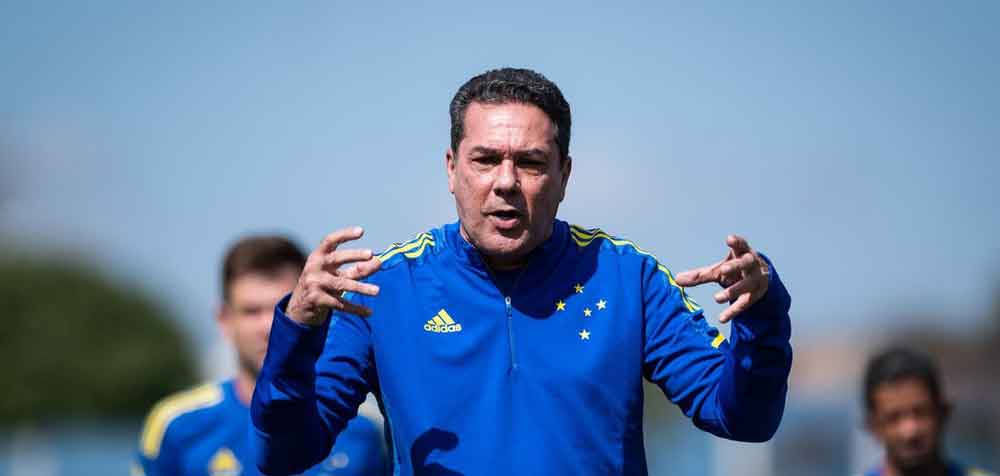 Cruzeiro anuncia saída de Luxemburgo e comissão técnica