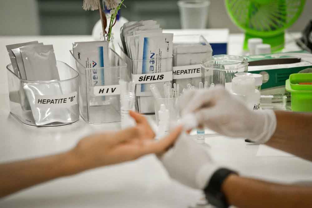 Testes rápidos e doação de preservativos marcam Mês de Luta Contra a Aids