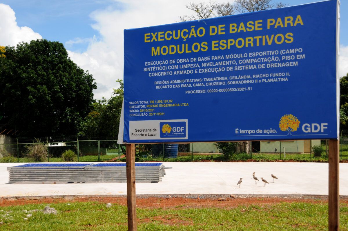 Novo campo sintético na Praça do Gavião