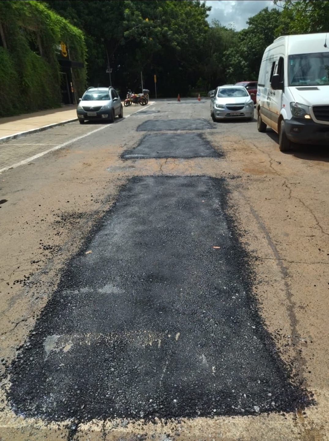 GDF faz operações tapa buraco no Plano Piloto