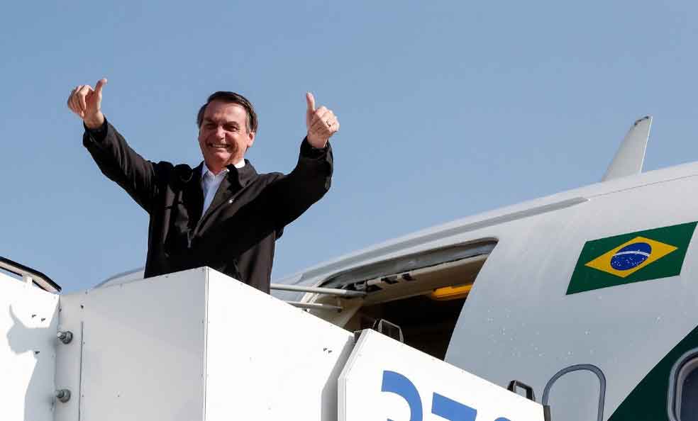 Após viagem de mais de 15 horas, Bolsonaro desembarca na Rússia