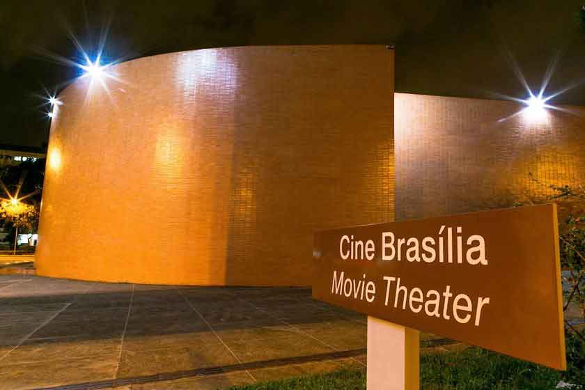Eduardo e Mônica se amam no Cine Brasília