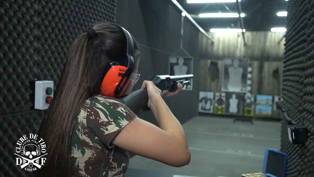 ‘Estamos no caminho certo’, diz Bolsonaro ao defender armas