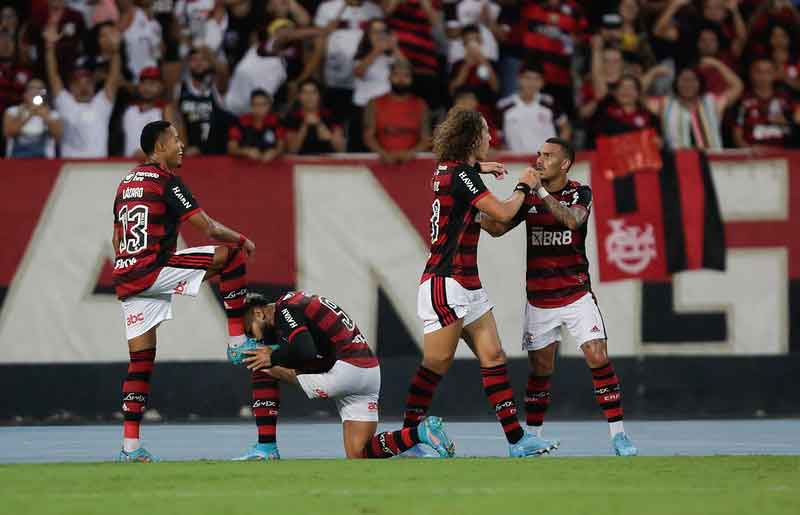 Em jogo polêmico, Flamengo vence o Botafogo por 3 a 1 no Cariocão