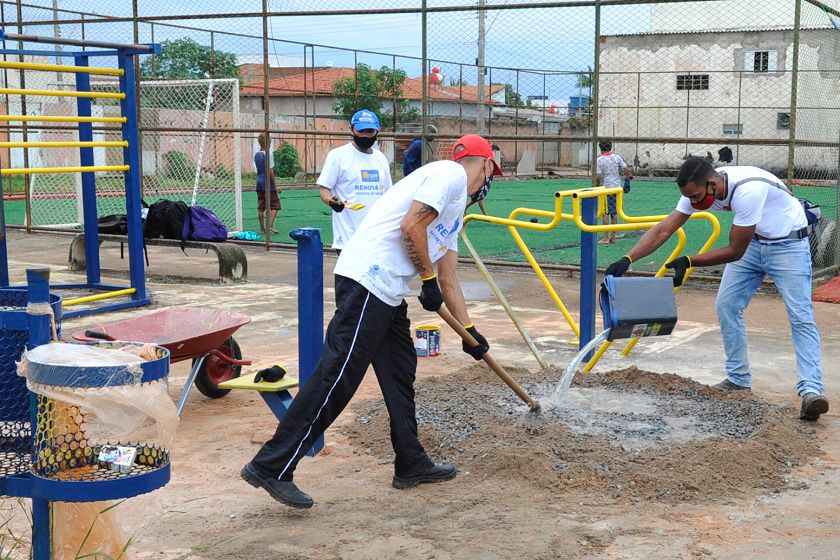 Alunos do RENOVADF arrumam quadras de esporte no Itapoã