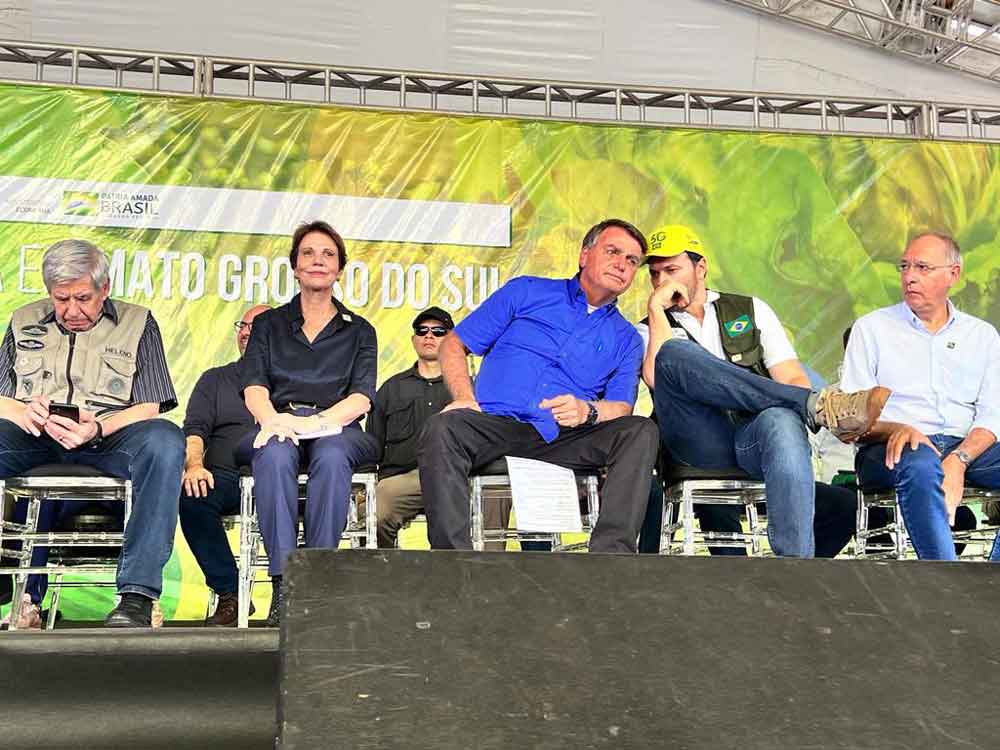 Presidente entrega títulos de propriedade rural em Mato Grosso do Sul