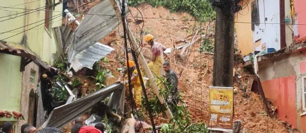 Criança morre e 10 pessoas estão desaparecidas após deslizamento de terra em Angra dos Reis
