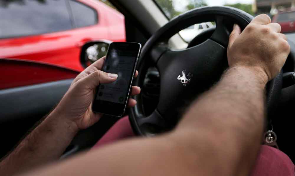 Aumentam ações de combate ao uso do celular ao volante