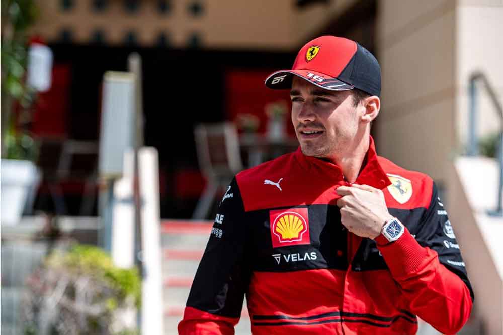 Charles Leclerc supera erro e garante pole no GP da Espanha