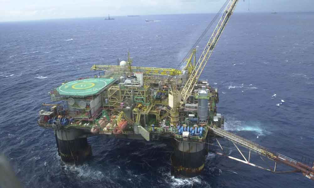 Cortes na oferta de petróleo podem levar o mundo à recessão, diz IEA
