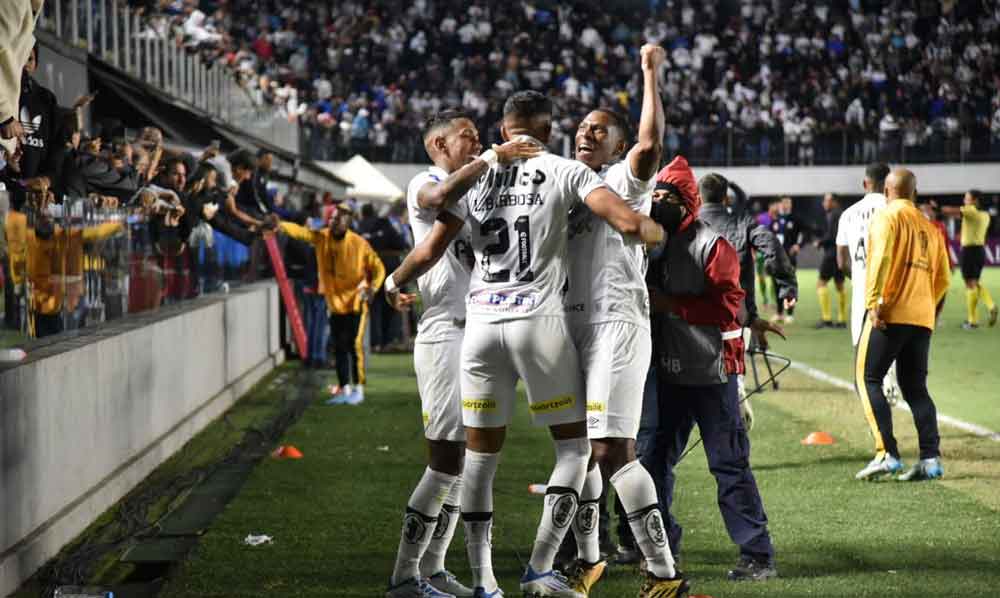 Santos arranca vitória e fica perto de vaga nas oitavas da Sul-America