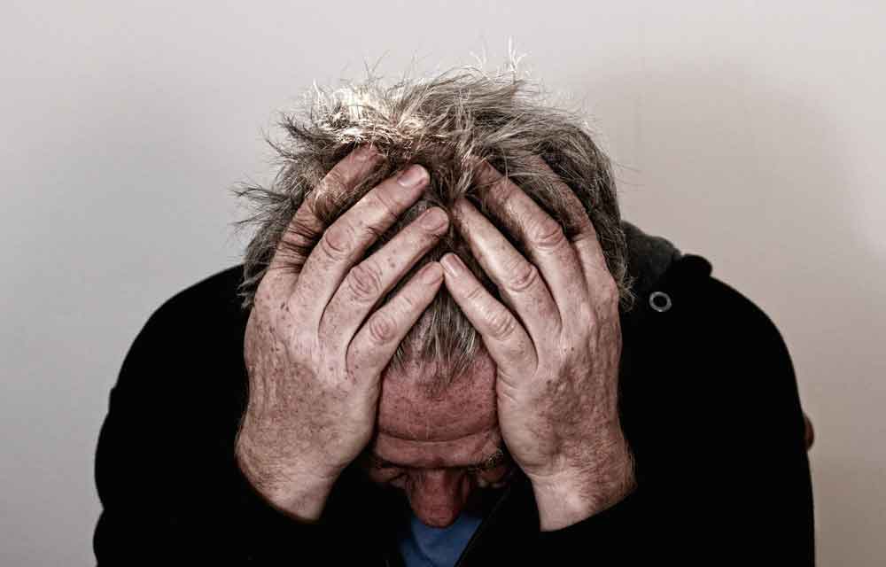Fevereiro Roxo: cuidados para tratar e retardar os sintomas do Alzheimer