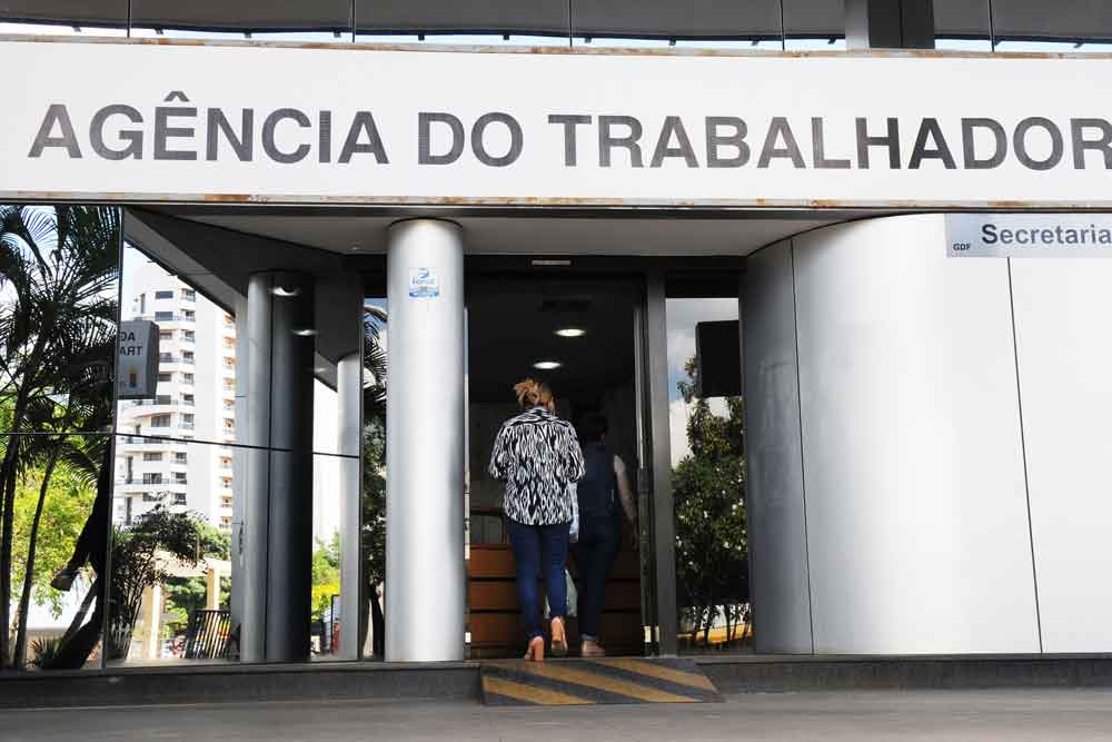 Agências do Trabalhador abrem nesta terça-feira (15) com 303 vagas