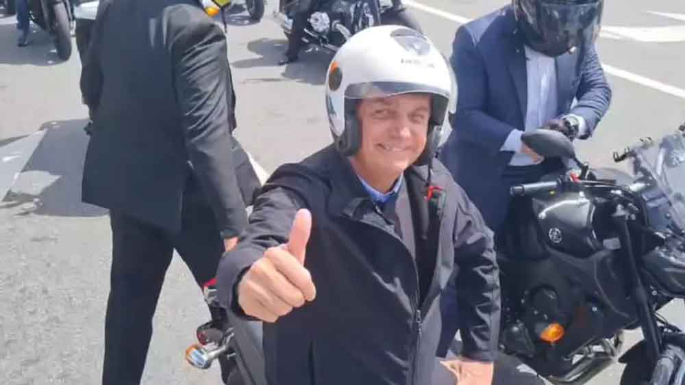 Bolsonaro participa de motociata com apoiadores nos Estados Unidos; veja vídeo
