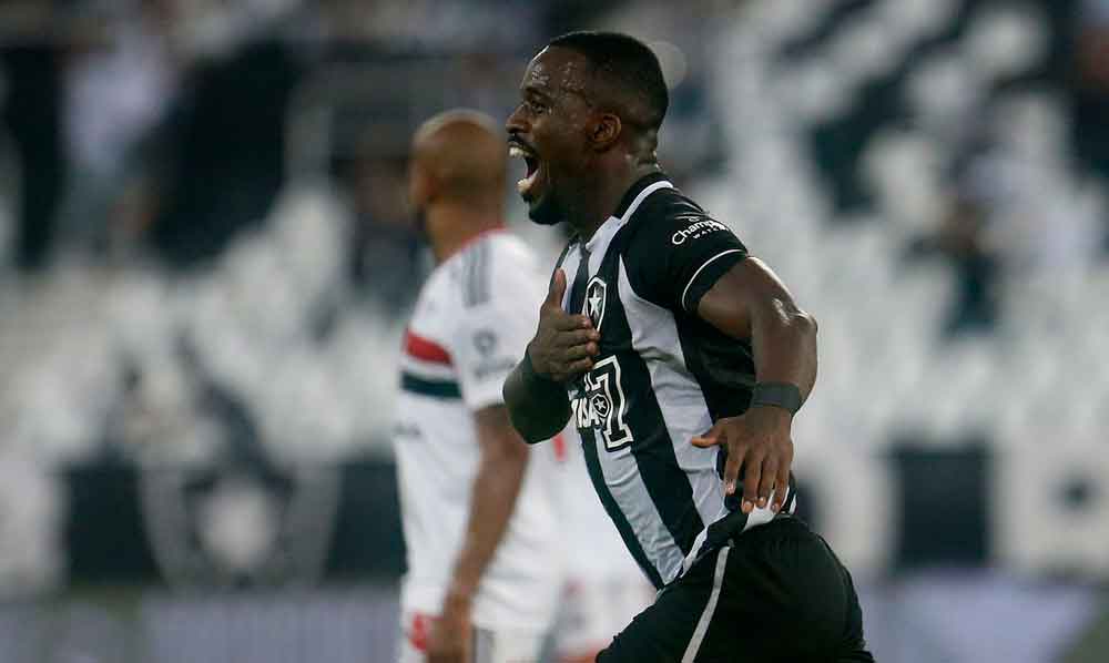 Botafogo derrota São Paulo para deixar o Z4 do Brasileiro