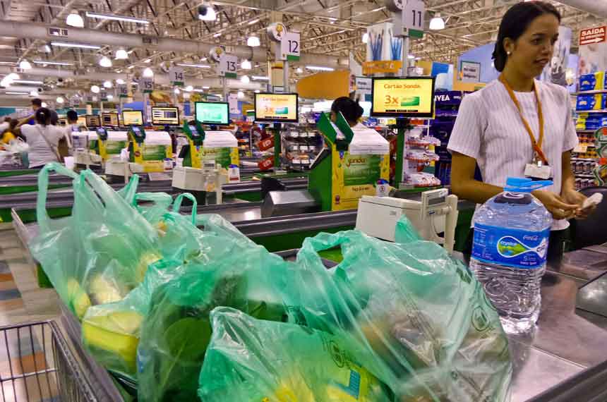 DF proíbe distribuição de sacolas plásticas a partir de segunda-feira