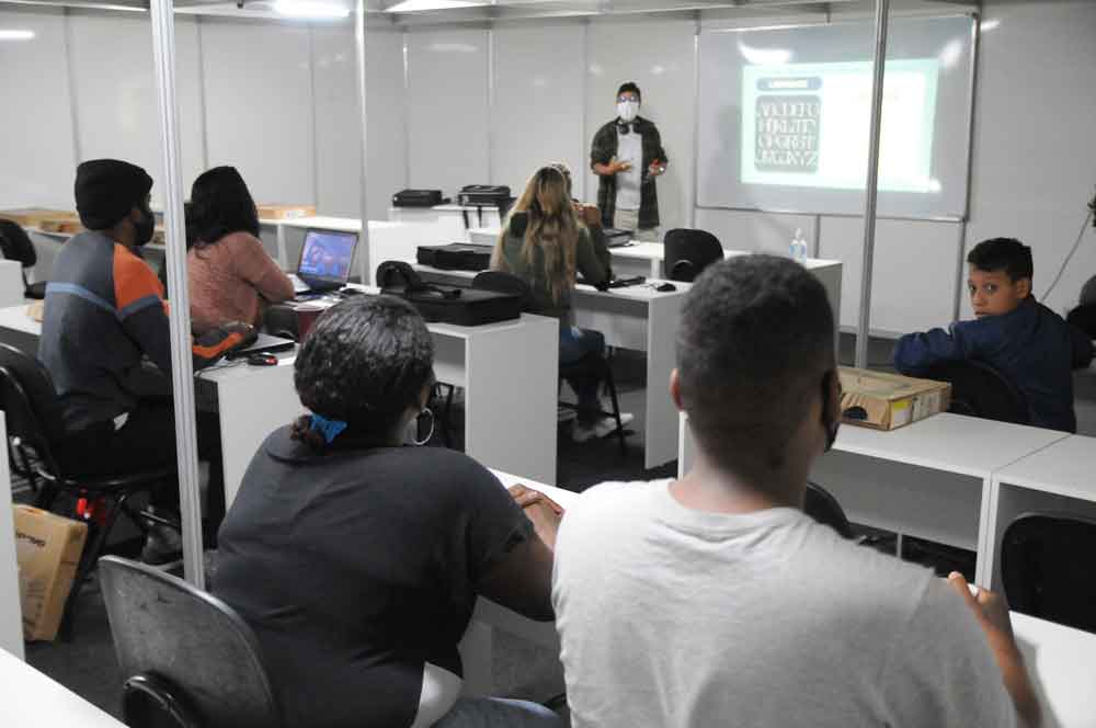 Um em cada dez estudantes brasileiros cursa ensino profissional