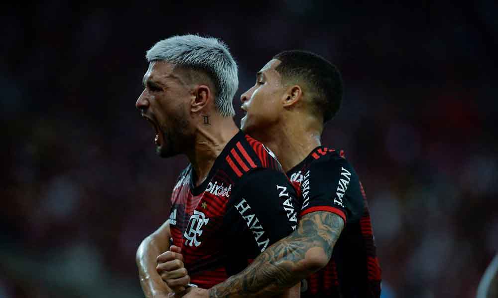 Arrascaeta desequilibra e Flamengo faz placar para chegar às quartas