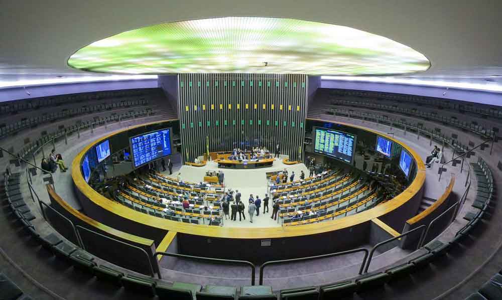 Senado aprova MP que reduz imposto para remessas ao exterior