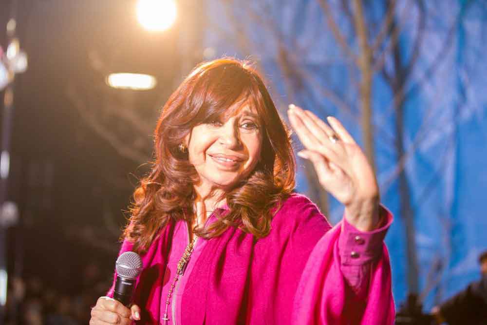 Argentina: Cristina Kirchner sofre ataque com arma de fogo, mas escapa ilesa