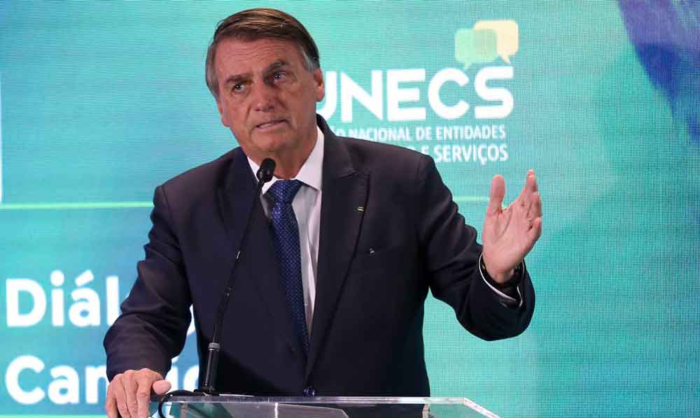 Bolsonaro diz que reajustará salário de servidores em 2023